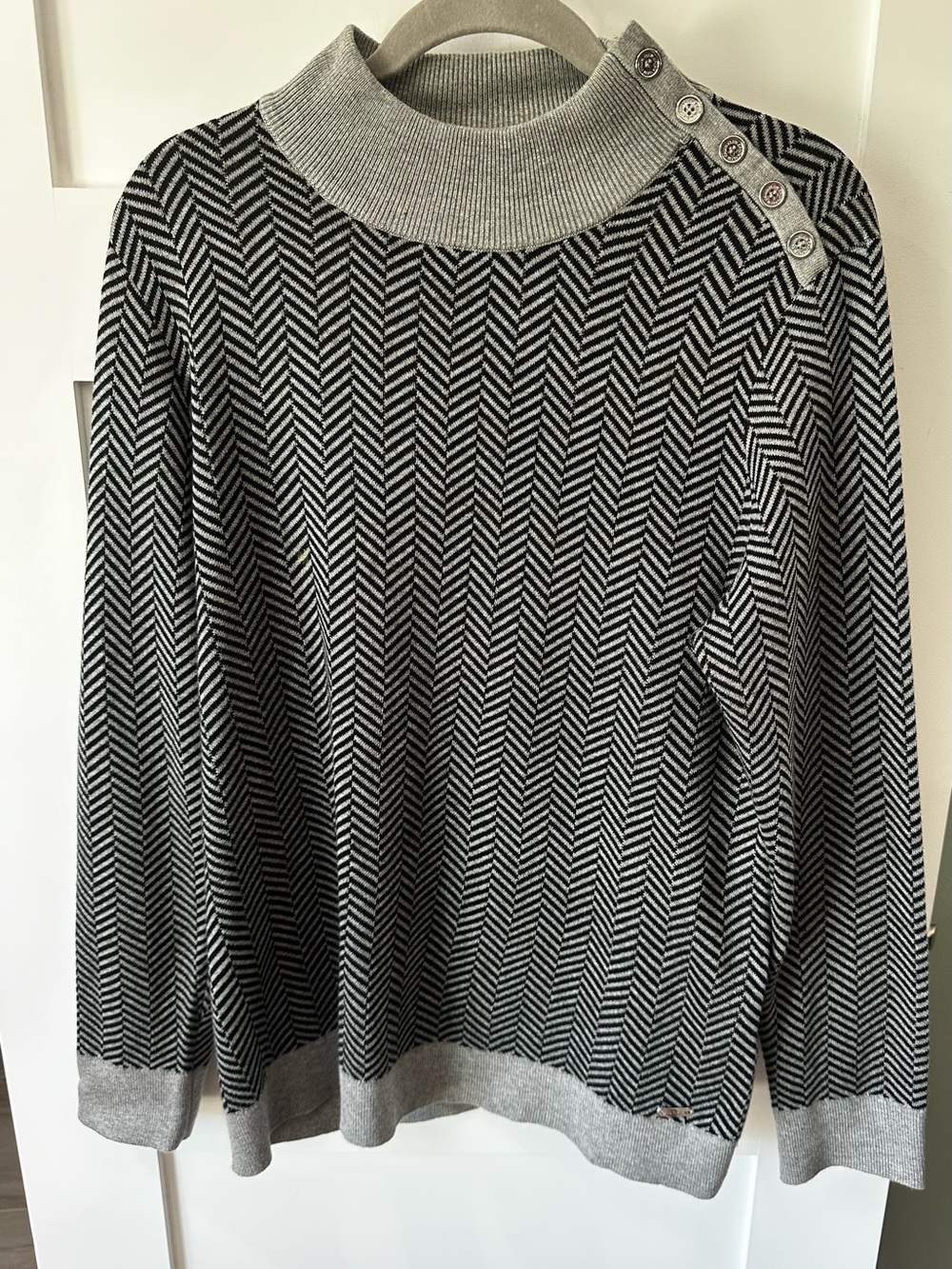 Calvin Klein Mock Neck Chevron Sweater Gray Black Large